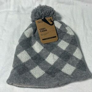 NWT Field & Stream Women's Cabin Buffalo Checkered Pom Beanie Hat GrayGrey/White